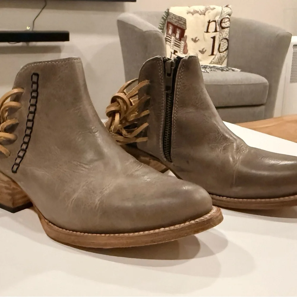 Freebird by Steven Women's Gray Leather Ankle Booties with Tan Soles - Picture 2 of 3